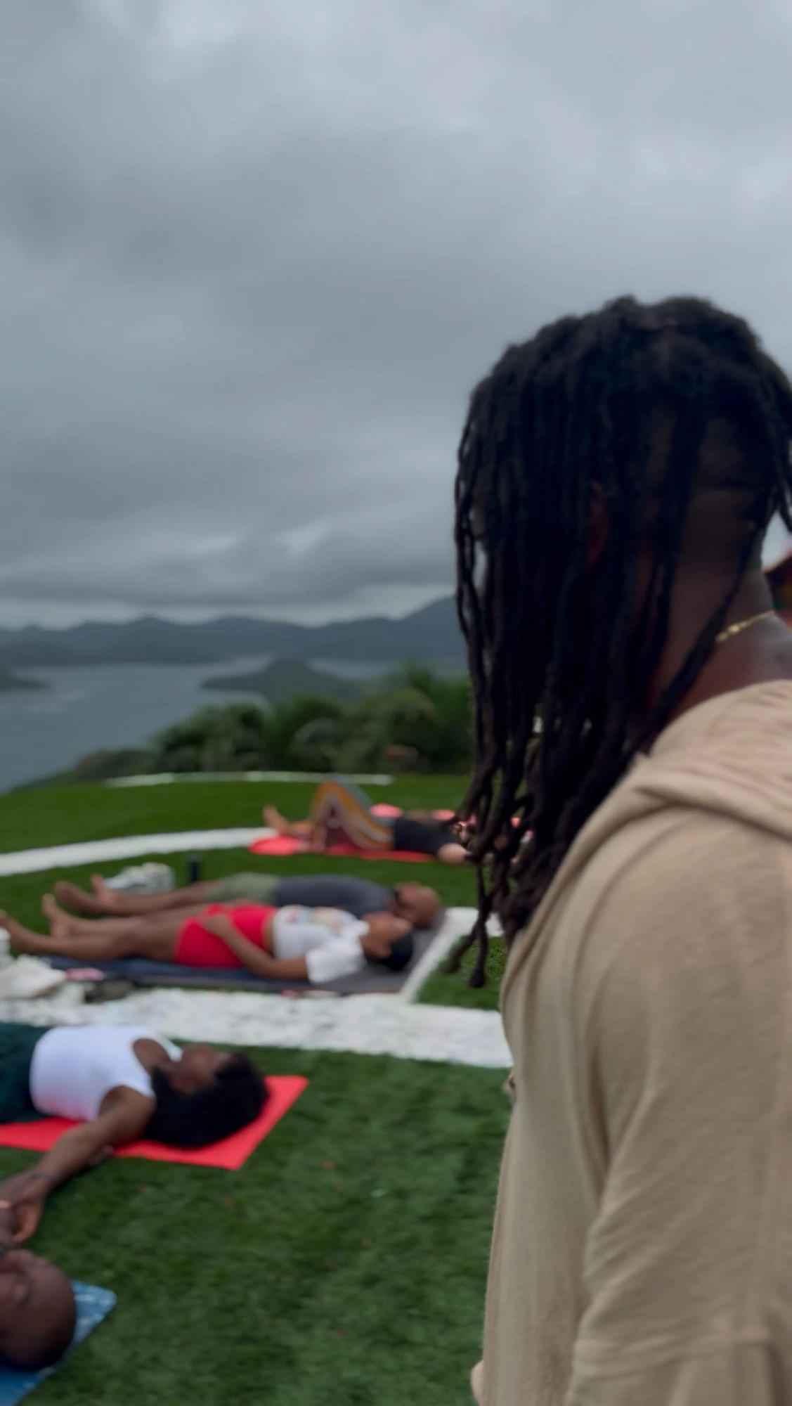 Prince Kerr observing the OMĒRU circle